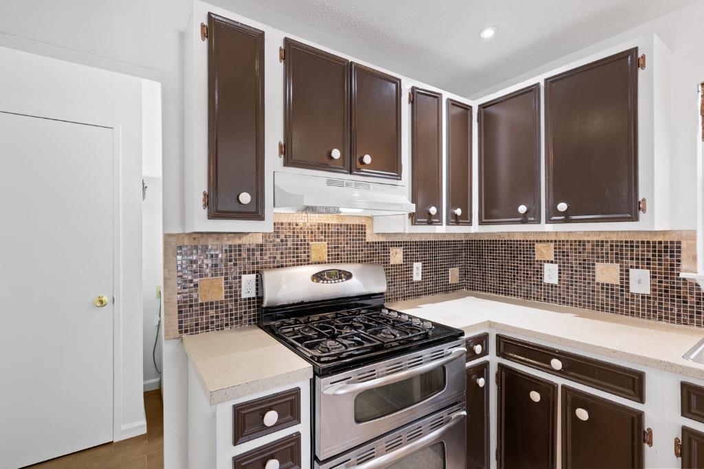 1211 Delano St Property Photo 1