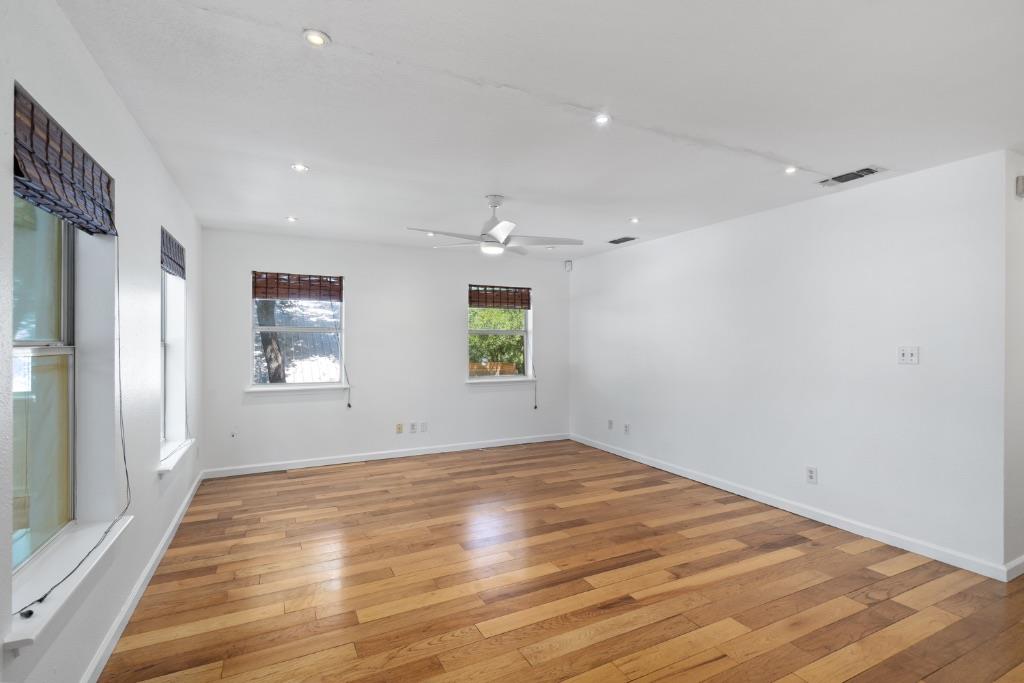 1211 Delano St Property Photo 3