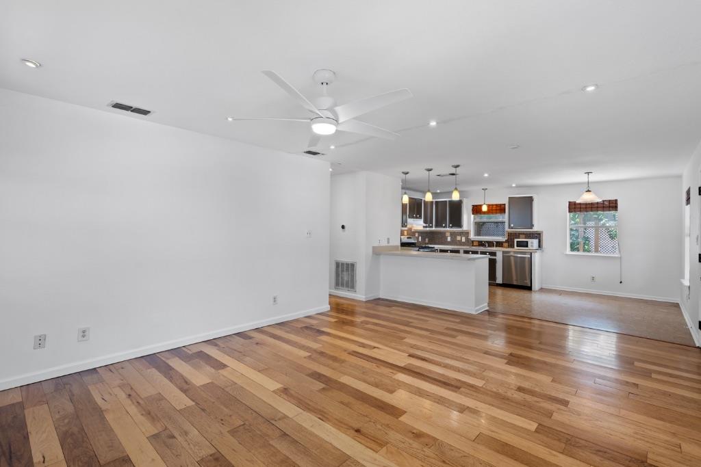 1211 Delano St Property Photo 5