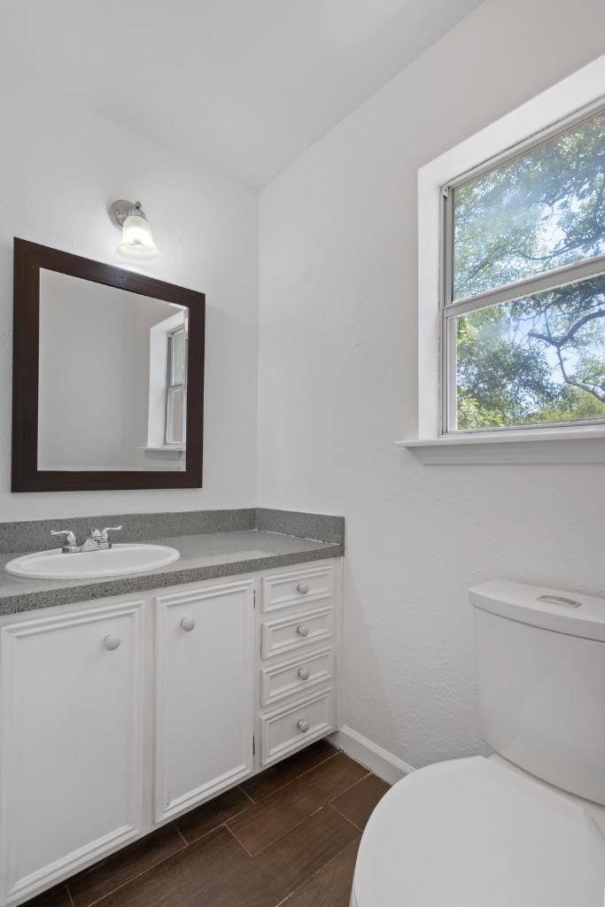 1211 Delano St Property Photo 14
