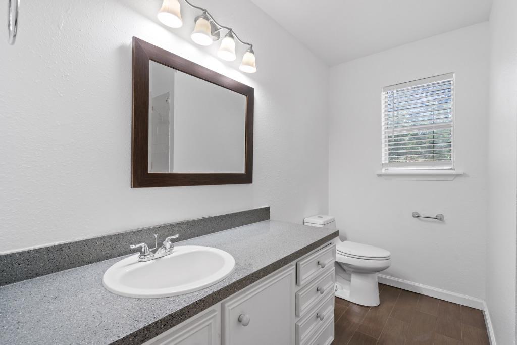 1211 Delano St Property Photo 17