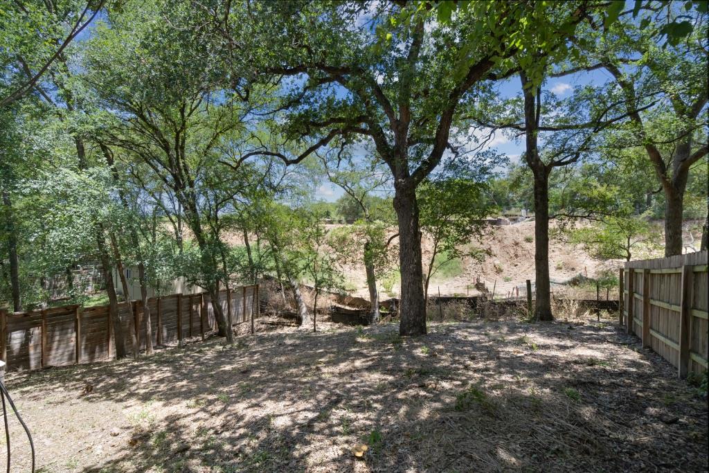 1211 Delano St Property Photo 24