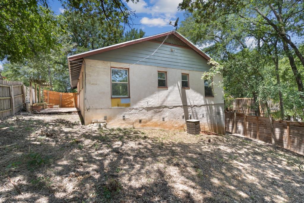 1211 Delano St Property Photo 25