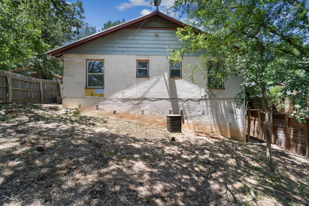 1211 Delano St Property Photo 26