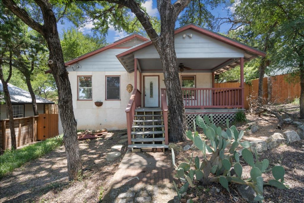 1211 Delano St Property Photo 29