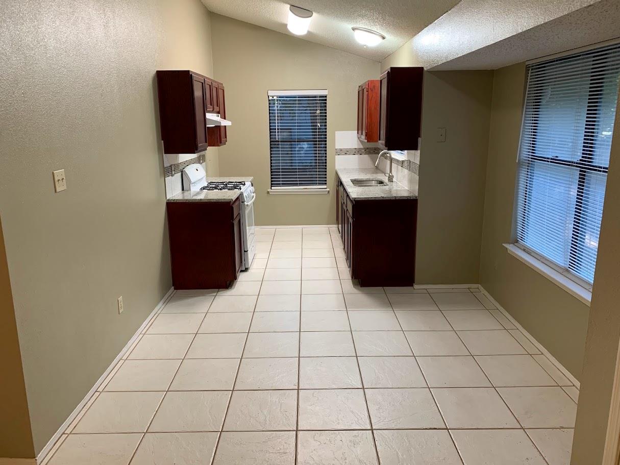 4419 Silverstone Dr Property Photo 9