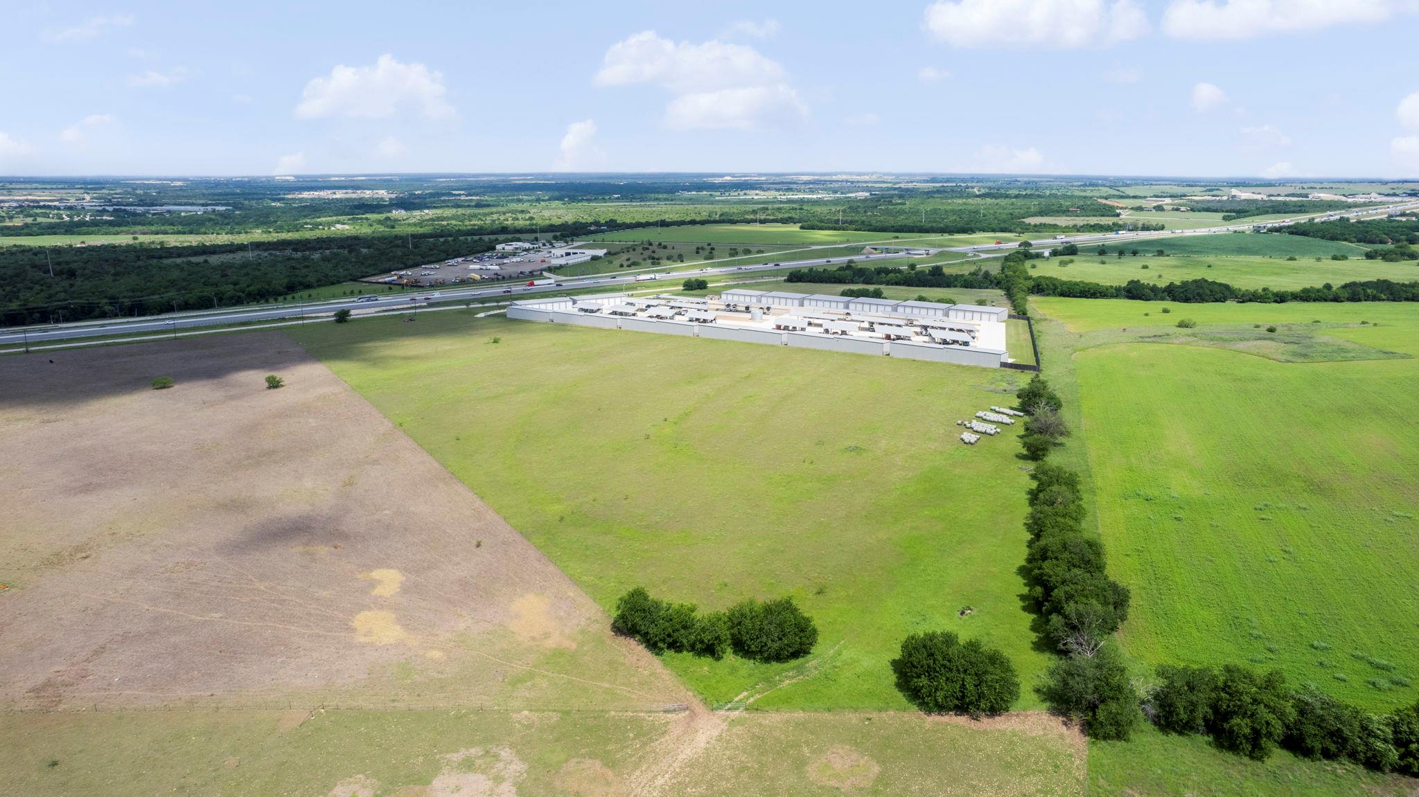 6100 N Interstate 35 None Property Photo 8
