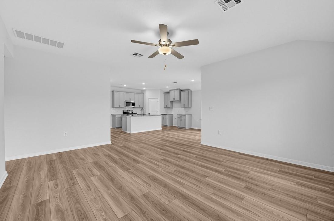 1300 Crumpton Dr Property Photo 8