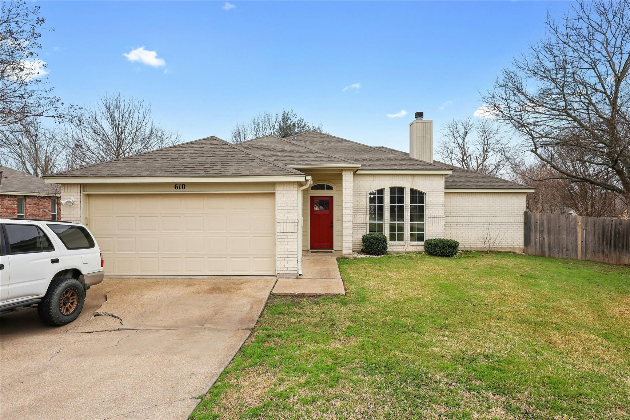 610 Sabine Cir Property Photo