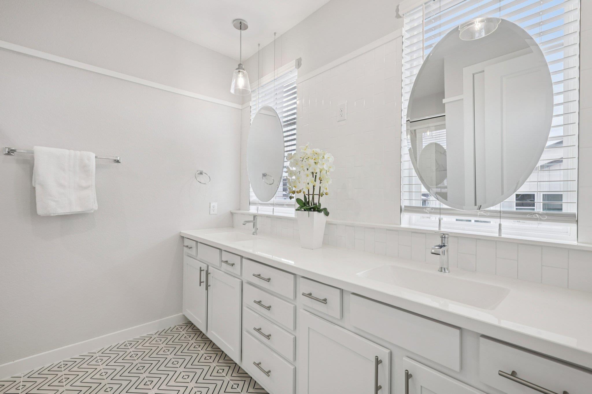 12001 Vista Parke Dr #1104 Property Photo 4