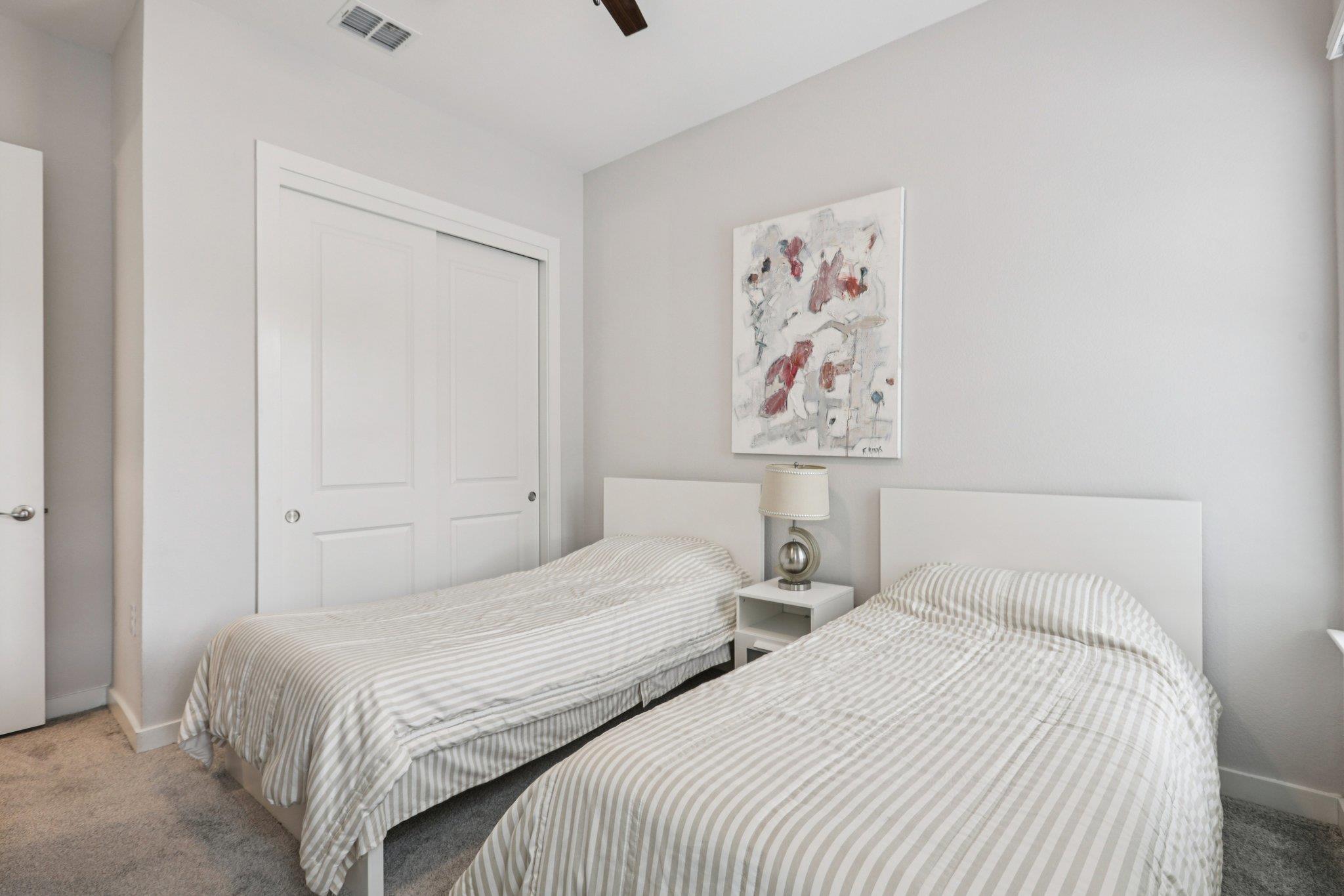 12001 Vista Parke Dr #1104 Property Photo 10