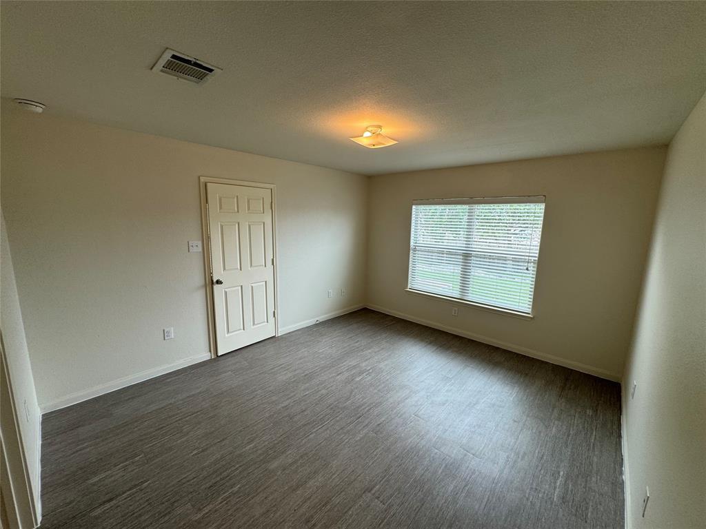 19400 Tayshas St Property Photo 5