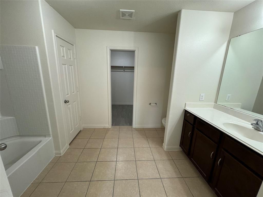 19400 Tayshas St Property Photo 6
