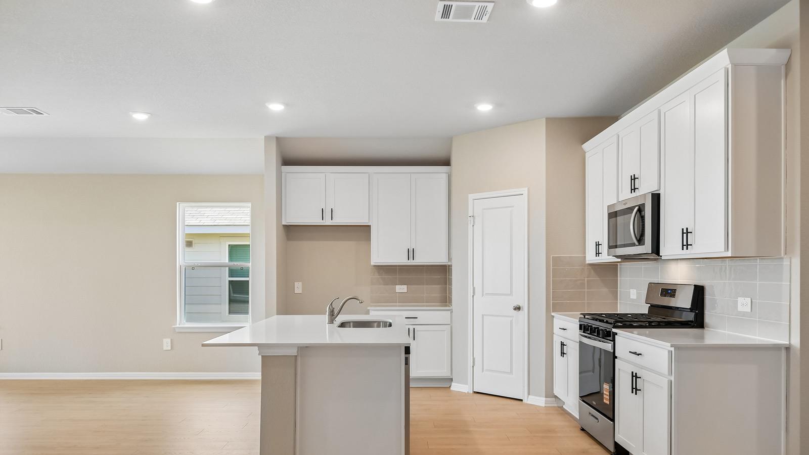 13709 Carper Dr Property Photo 4