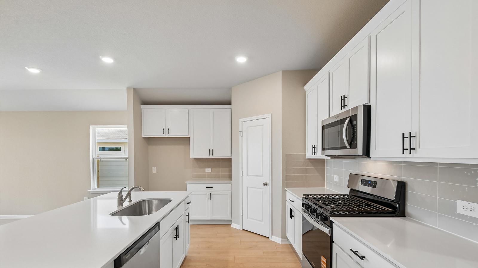 13709 Carper Dr Property Photo 6