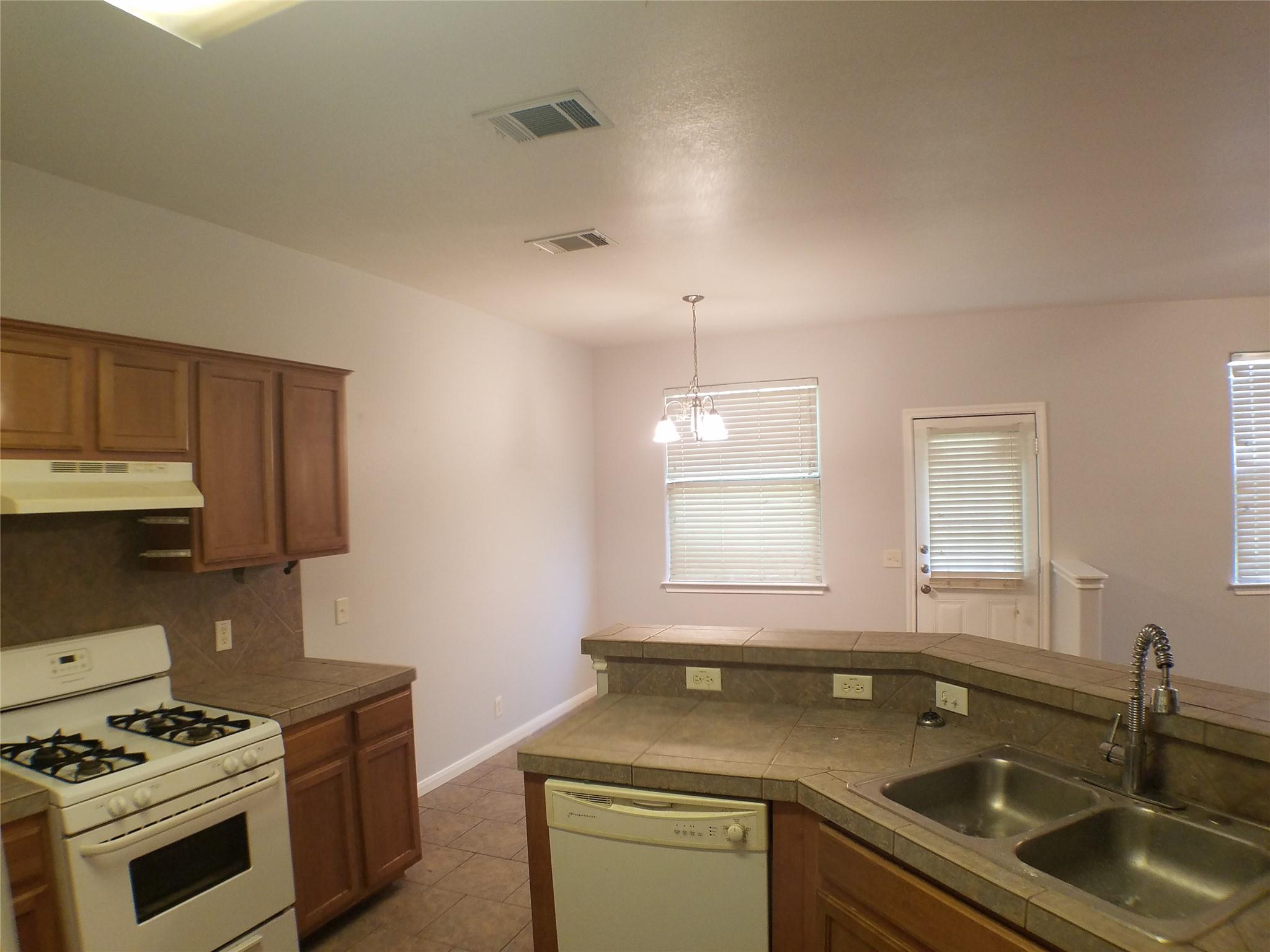 2500 Allred Dr #b Property Photo 4