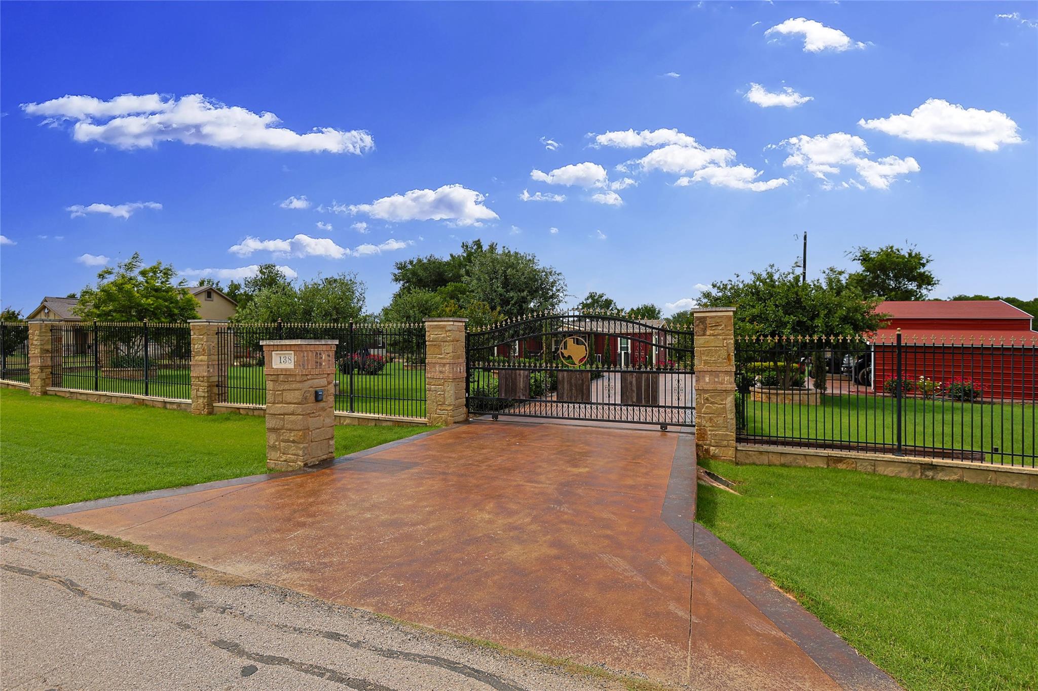 138 Sandy Oaks Loop Property Photo 1