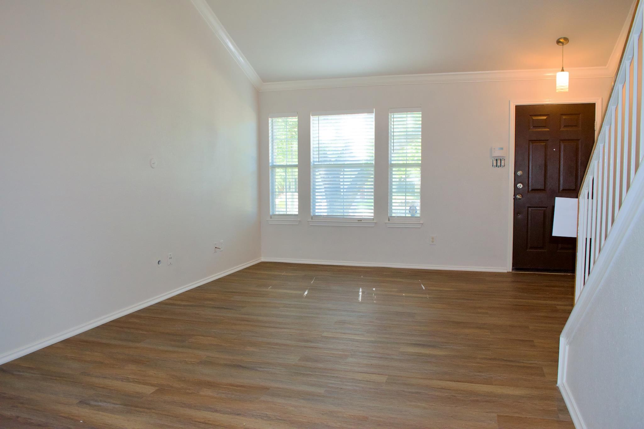 1708 Darjeeling Dr Property Photo 3