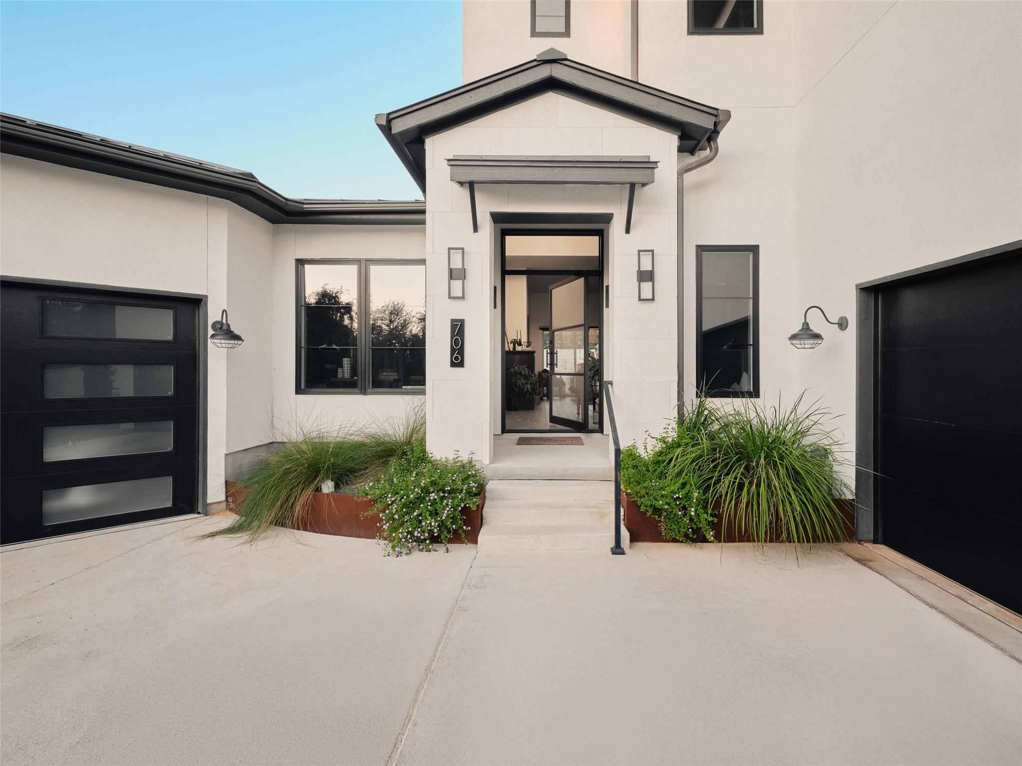 706 Crestone Stream Dr Property Photo 1
