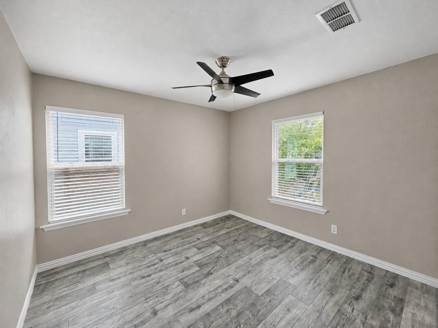 4603 Leslie Ave Property Photo 15