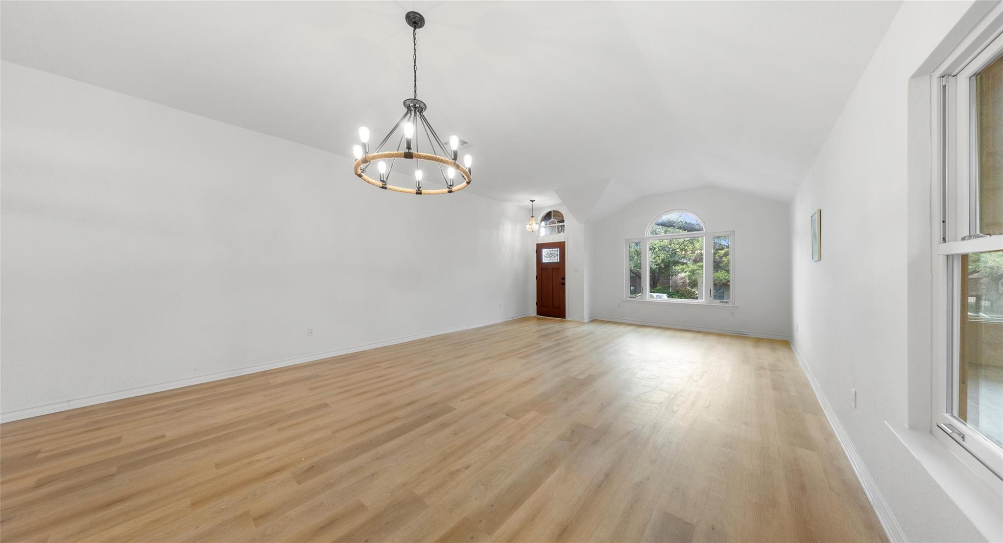2527 Crenshaw Dr Property Photo 8