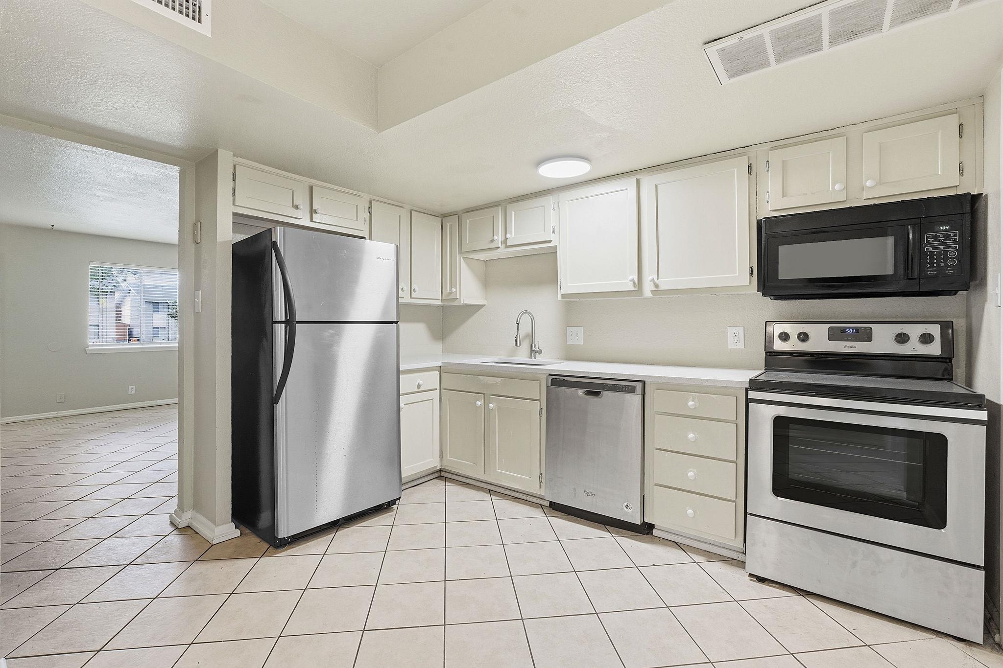 8809 Dawnridge Cir #102 Property Photo 2