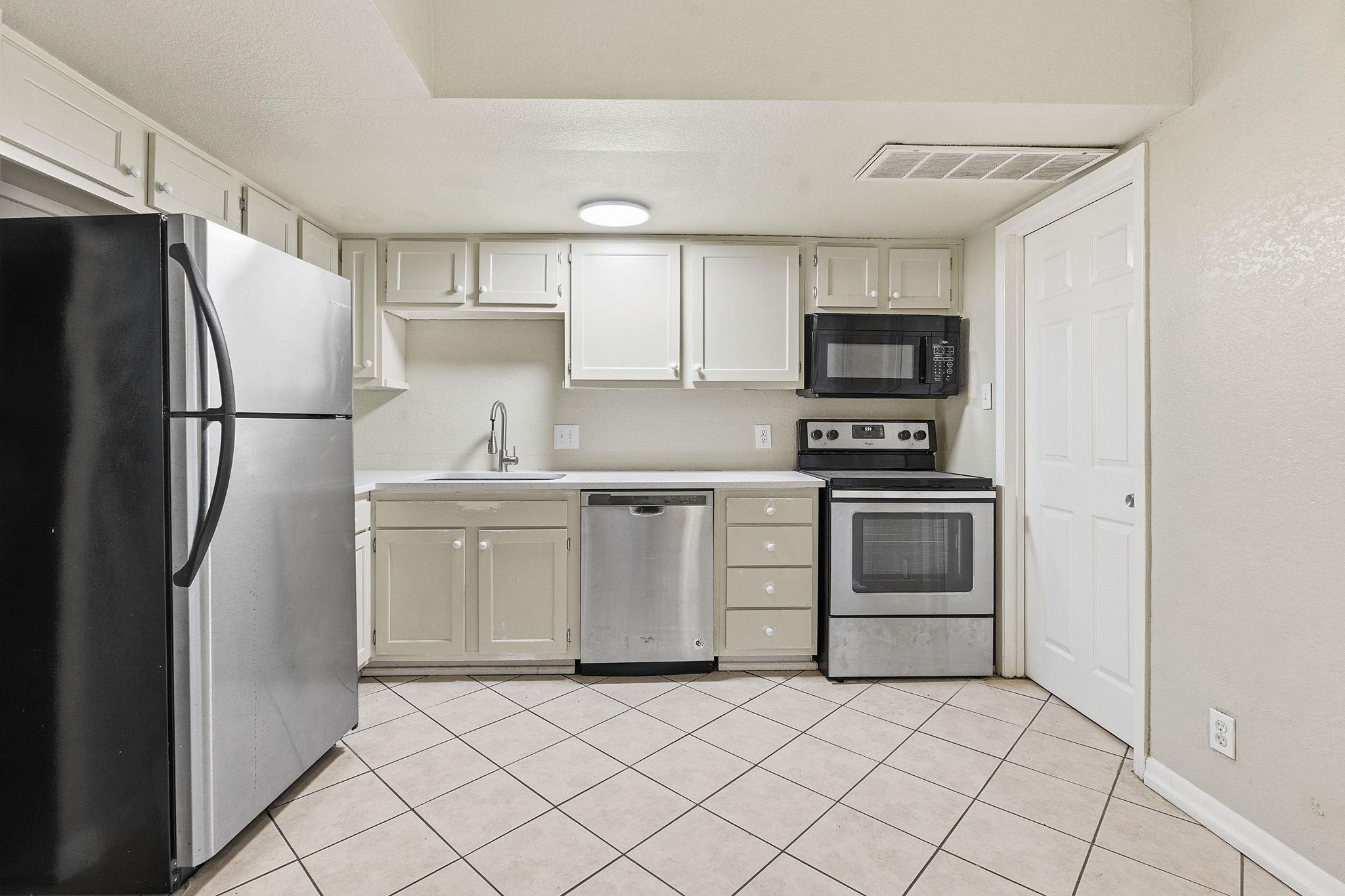 8809 Dawnridge Cir #102 Property Photo 6