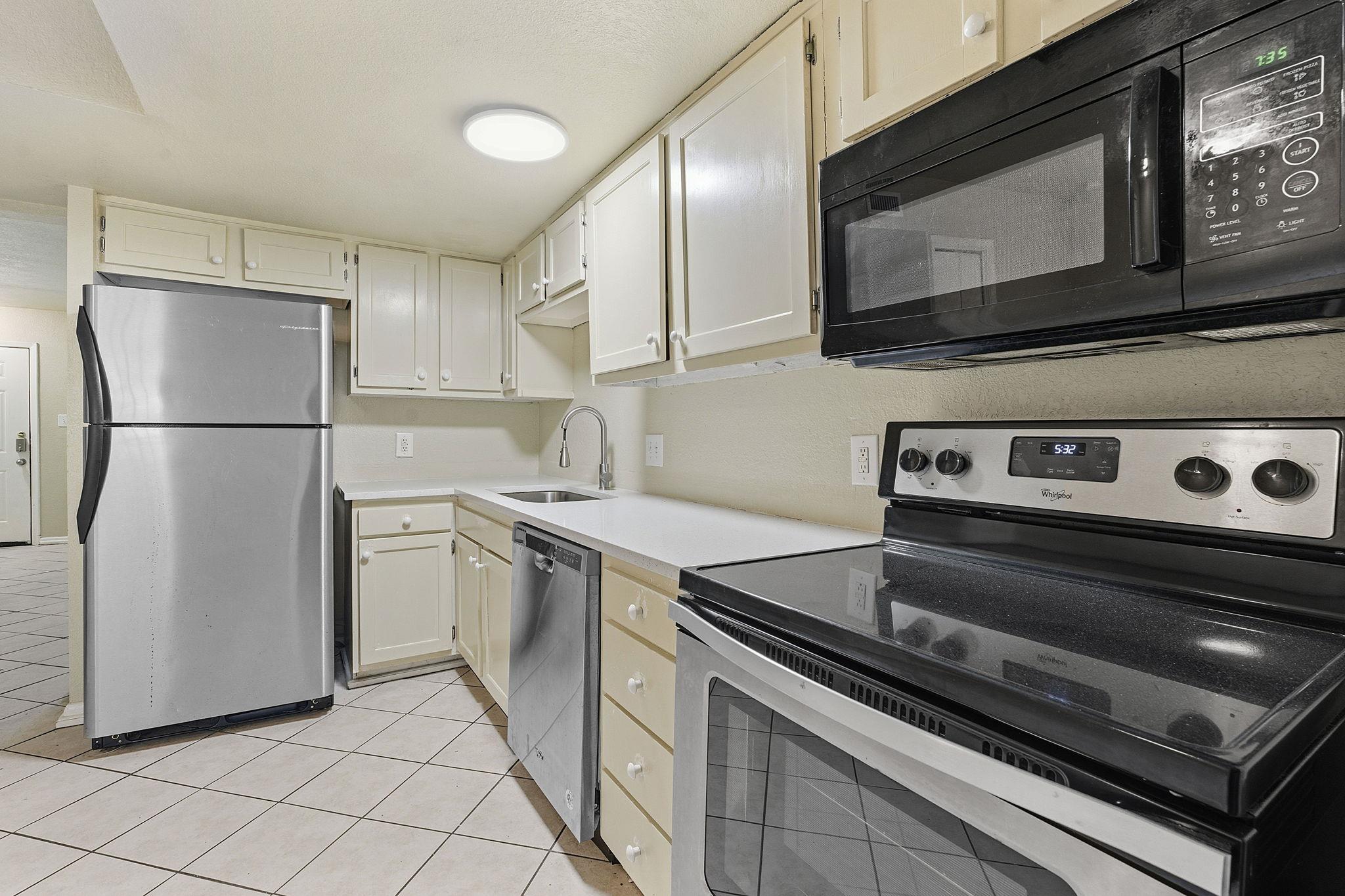 8809 Dawnridge Cir #102 Property Photo 8