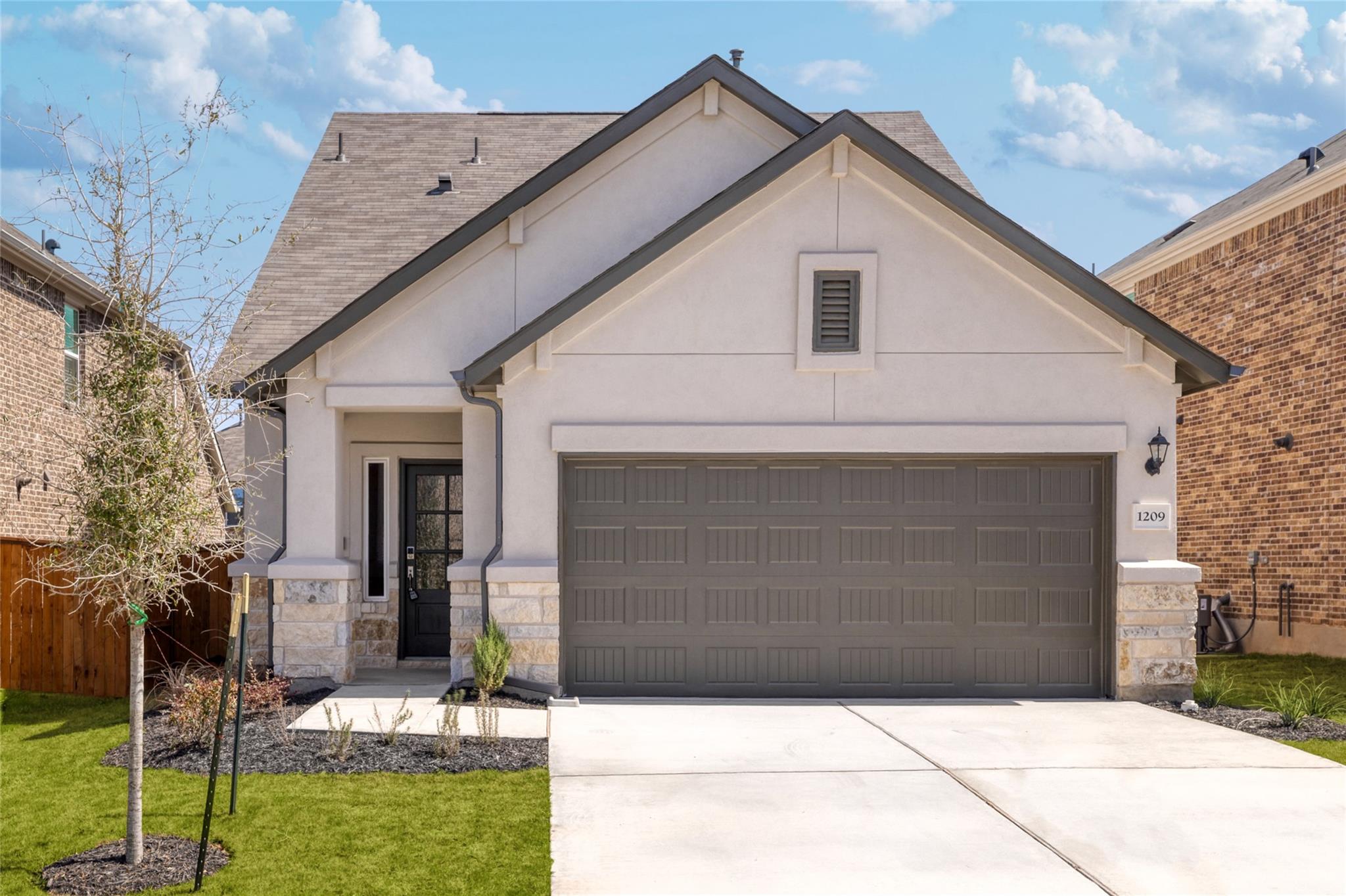 1209 Carvin Way Property Photo