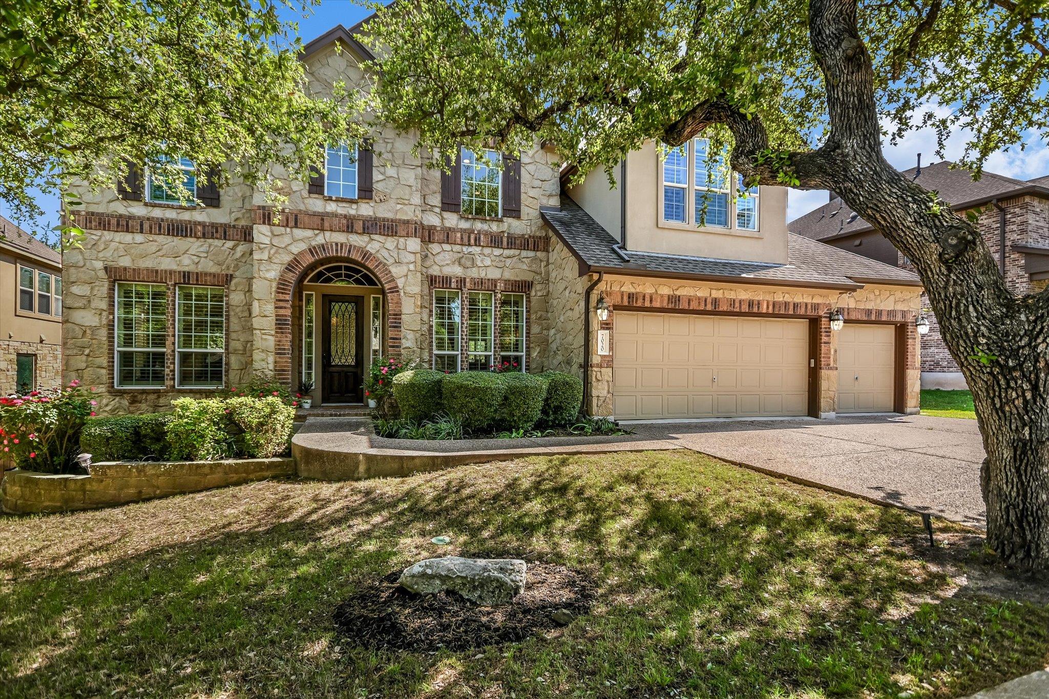 7020 Mitra Dr Property Photo
