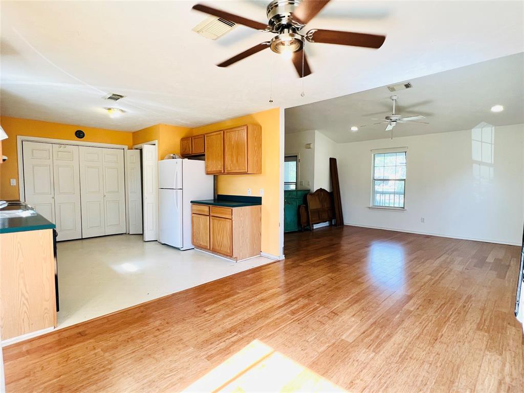 2105 W Gillis Ave Property Photo 3