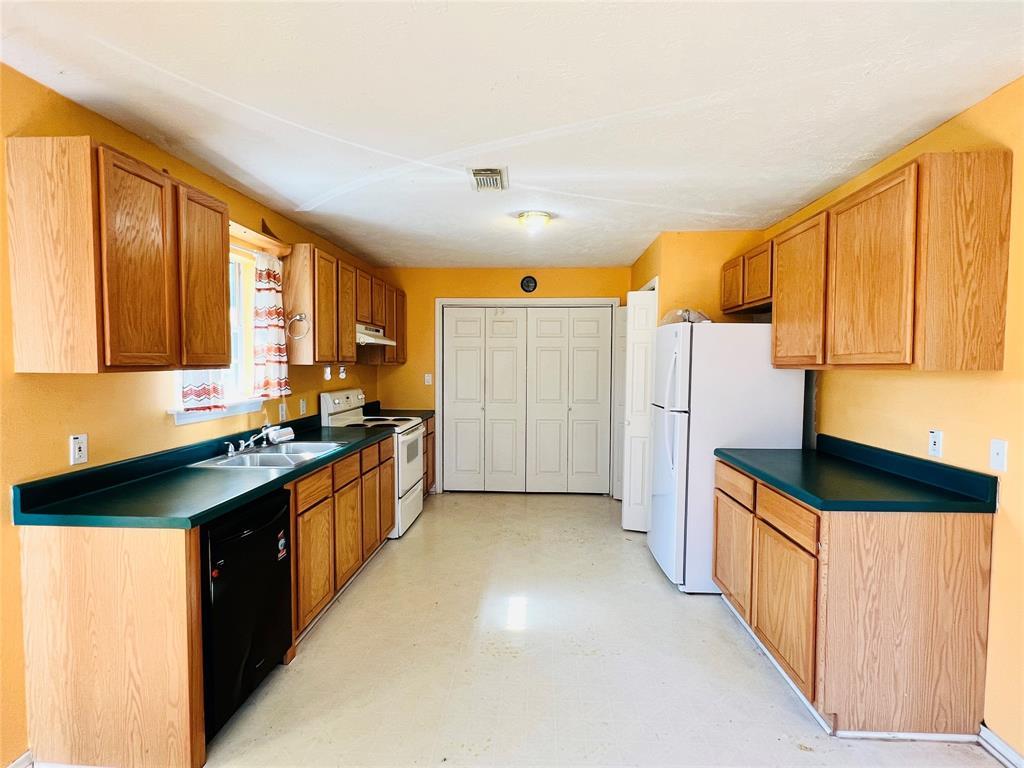 2105 W Gillis Ave Property Photo 4