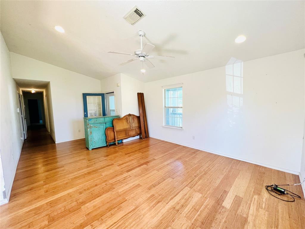 2105 W Gillis Ave Property Photo 9