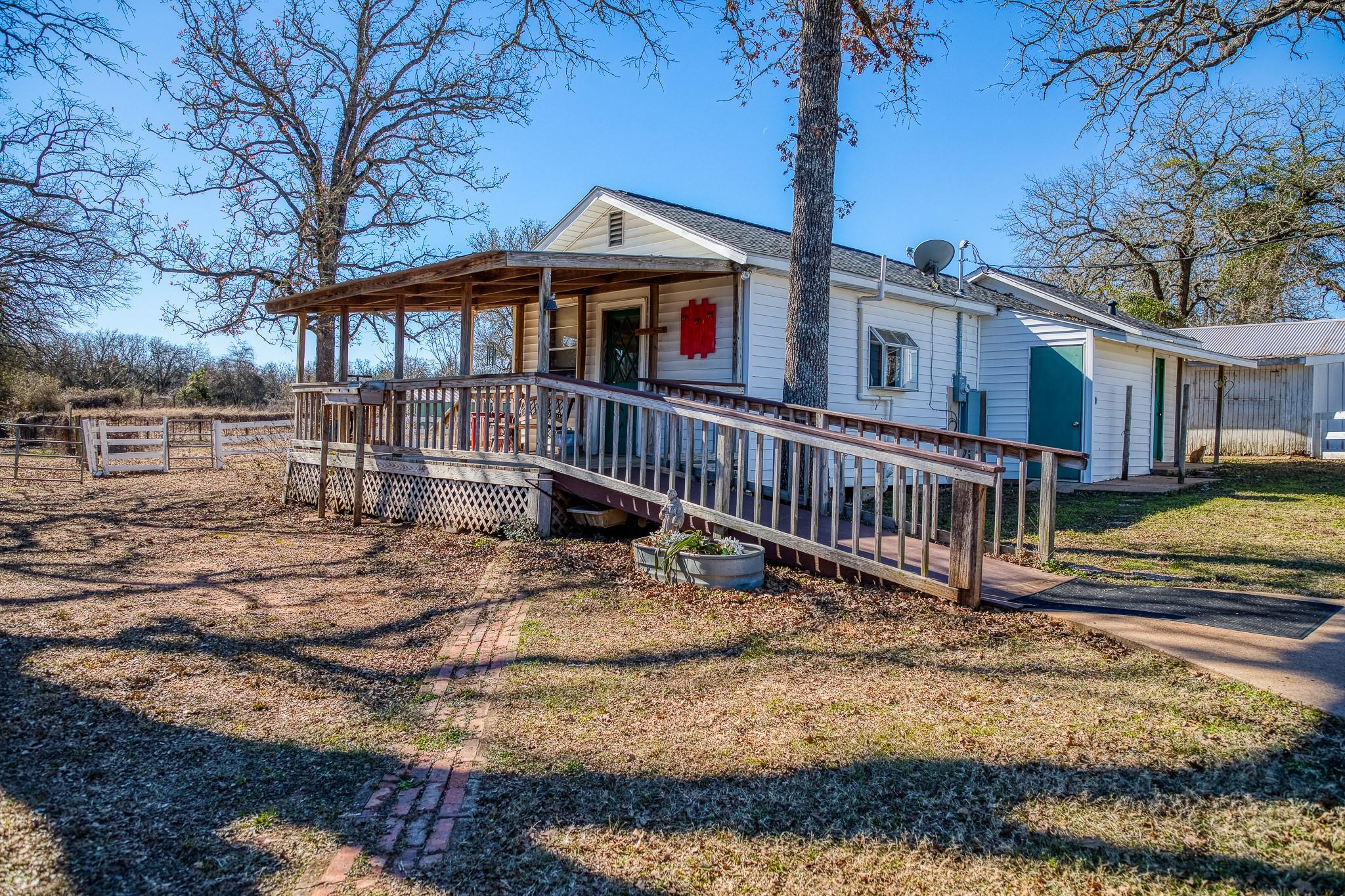 6196 Fm 975 Property Photo 26