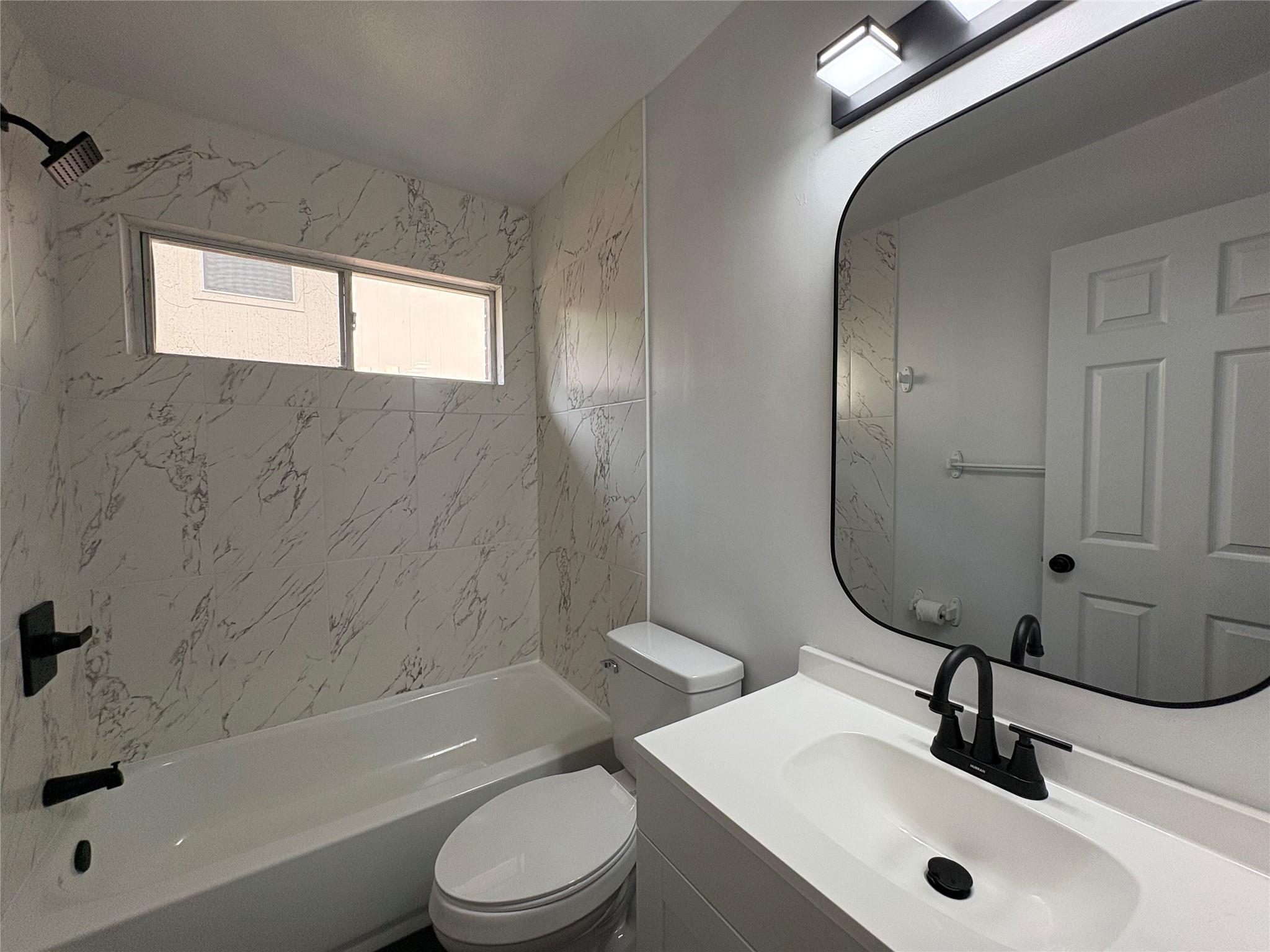 17604 Limpia Creek Dr Property Photo 6