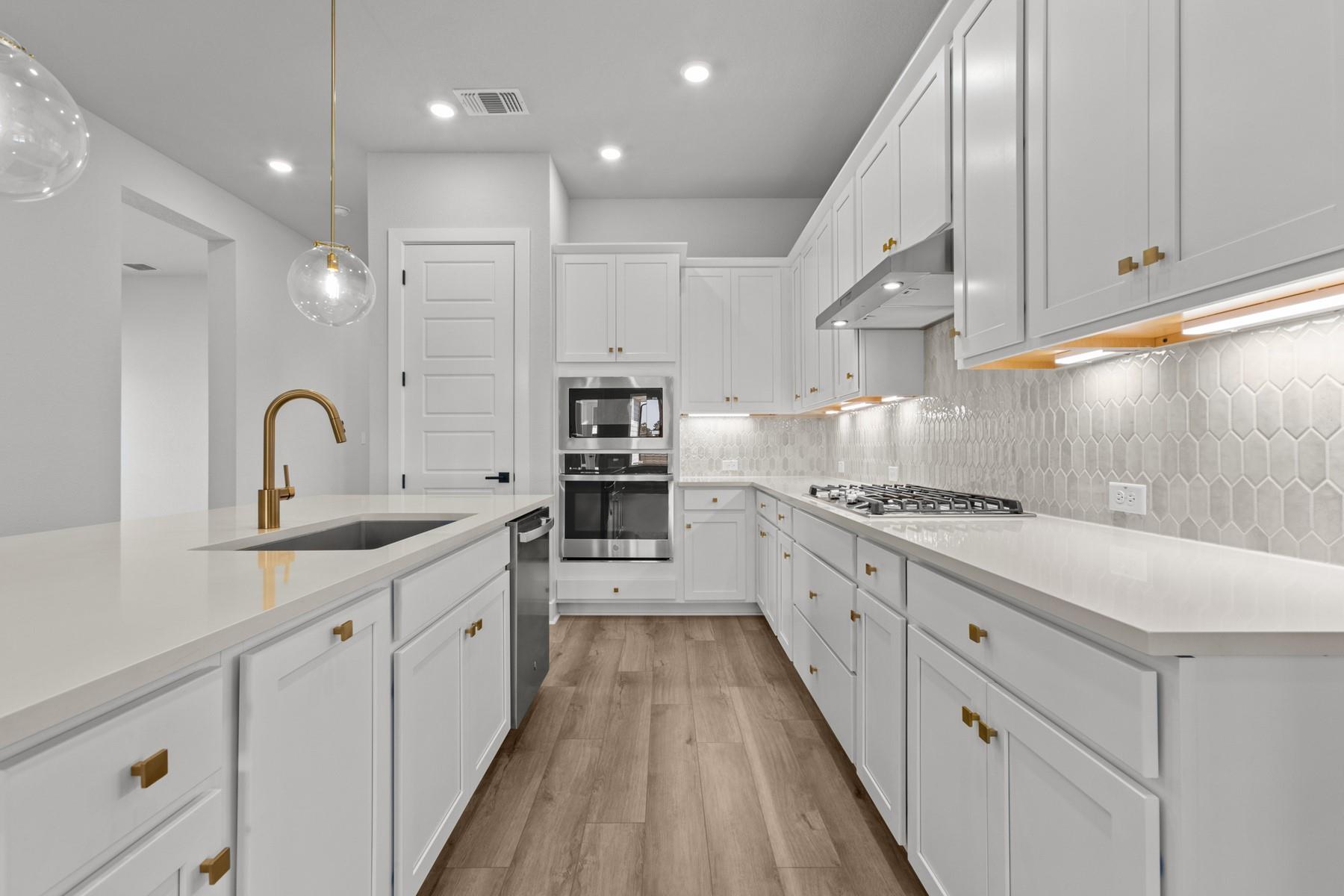 137 Gouda Dr Property Photo 3