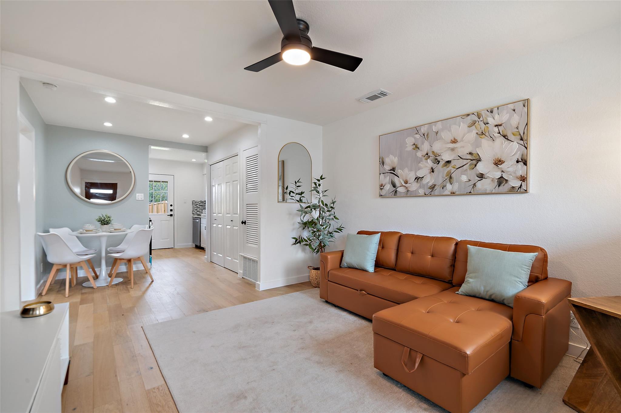 4904 Hawk Cv #b Property Photo 2