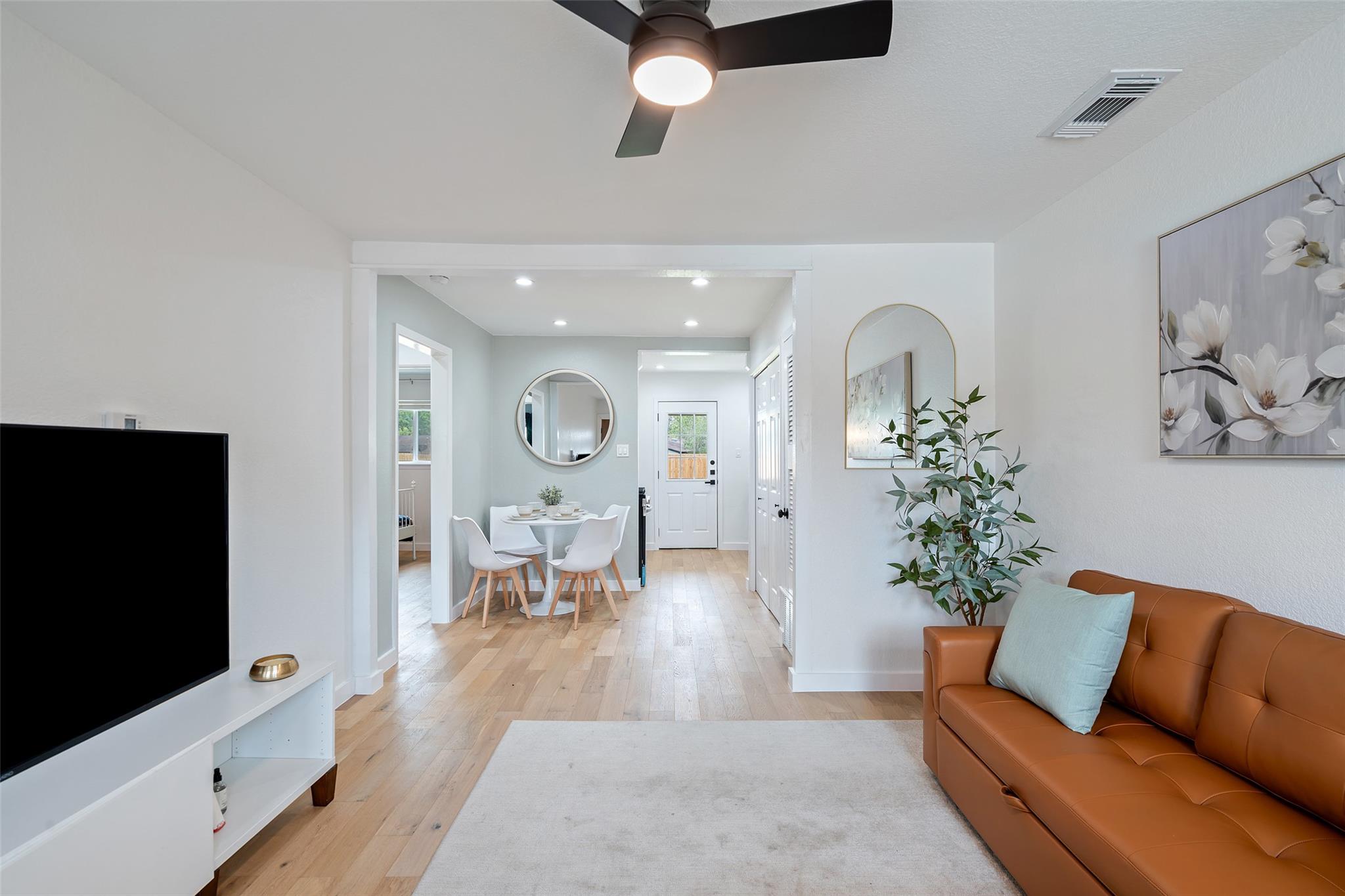 4904 Hawk Cv #b Property Photo 3