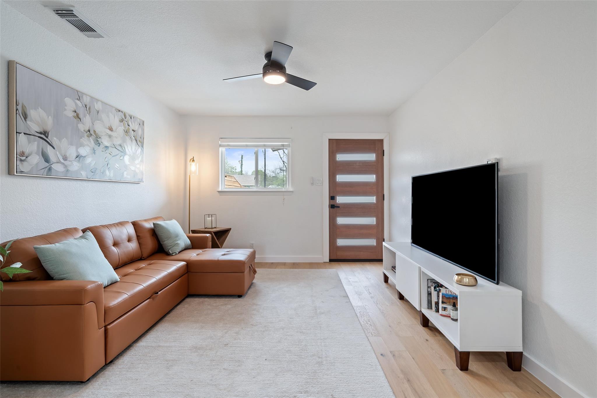 4904 Hawk Cv #b Property Photo 5