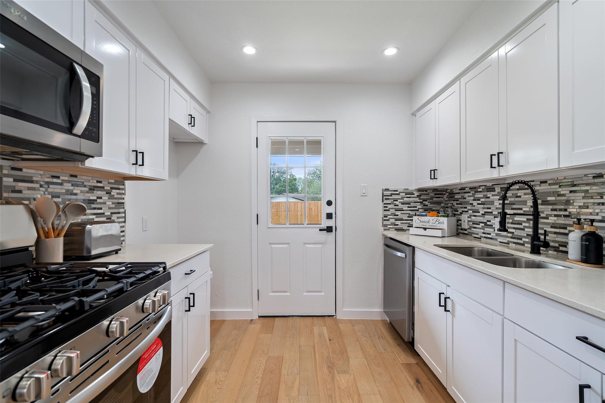 4904 Hawk Cv #b Property Photo 8