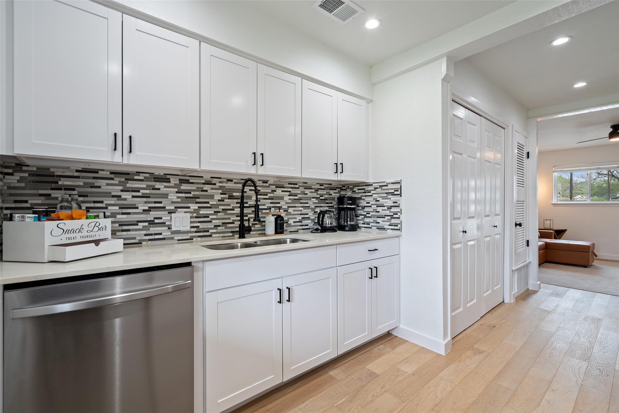 4904 Hawk Cv #b Property Photo 10