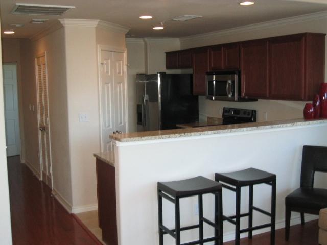 305 E 31st St #5 Property Photo 4