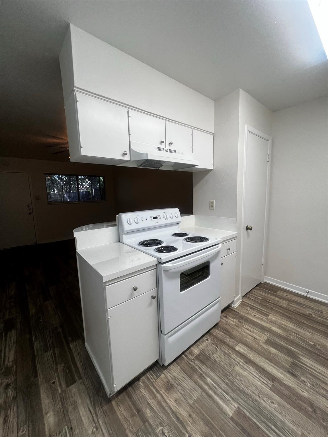 1037 E 44th St #205 Property Photo 3