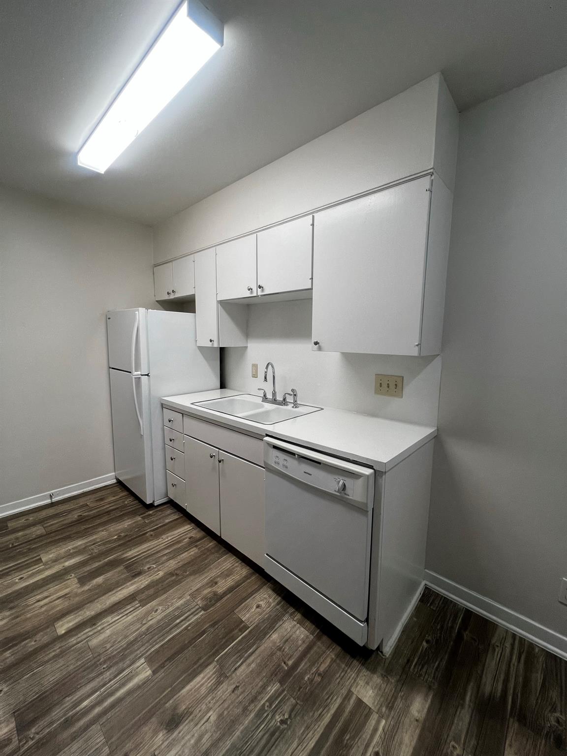 1037 E 44th St #205 Property Photo 4
