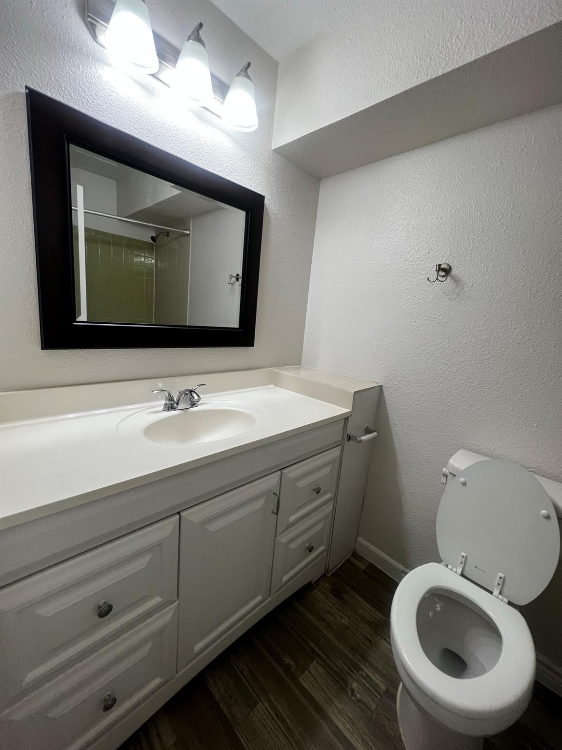 1037 E 44th St #205 Property Photo 6