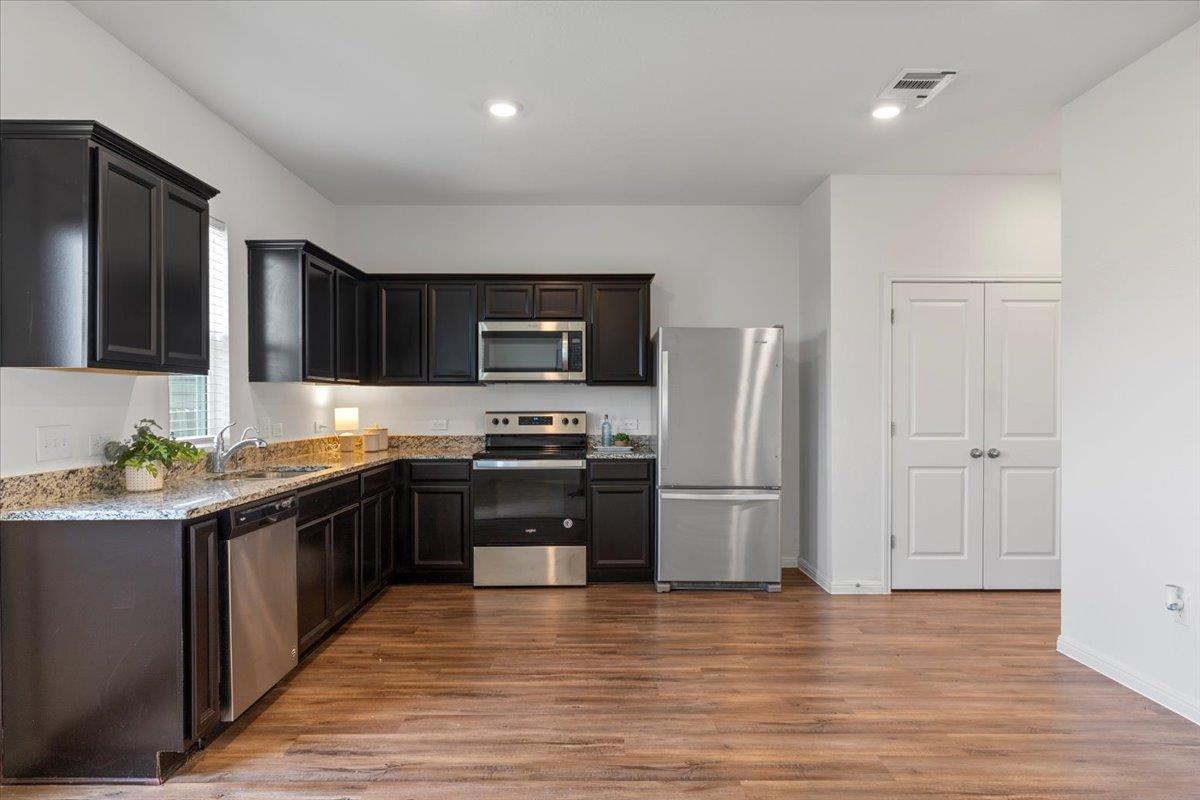 336 Wonderful Life Way Property Photo 3