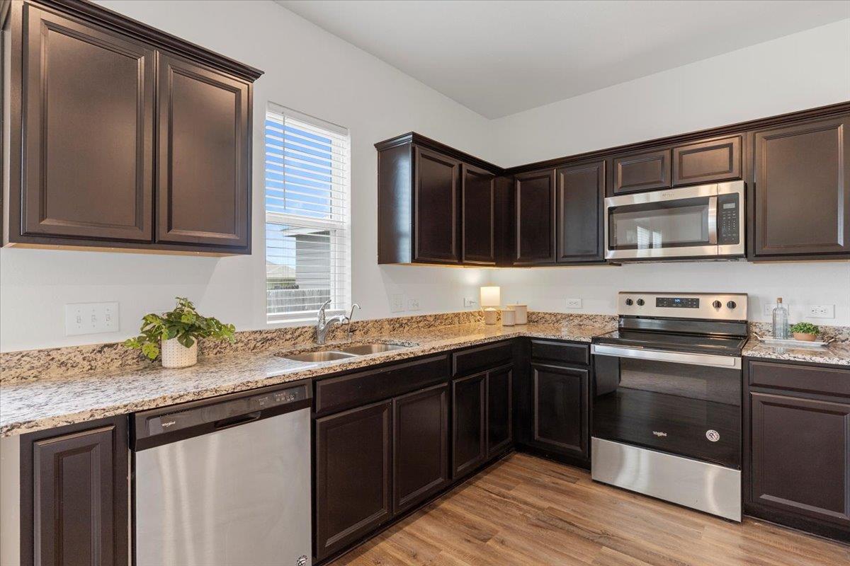 336 Wonderful Life Way Property Photo 4