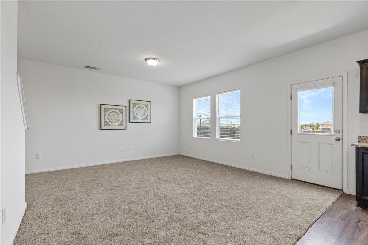 336 Wonderful Life Way Property Photo 5
