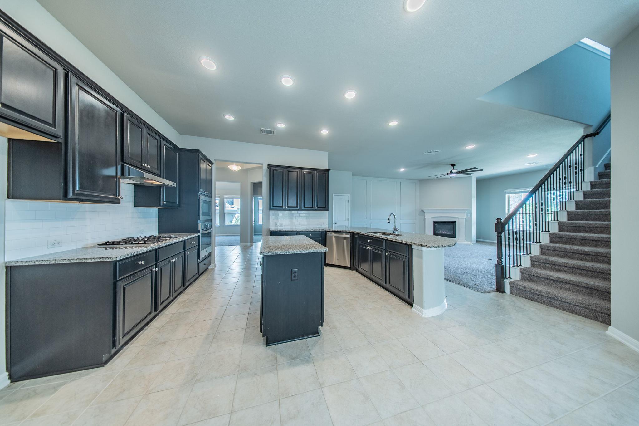533 Founders Rdg Property Photo 6