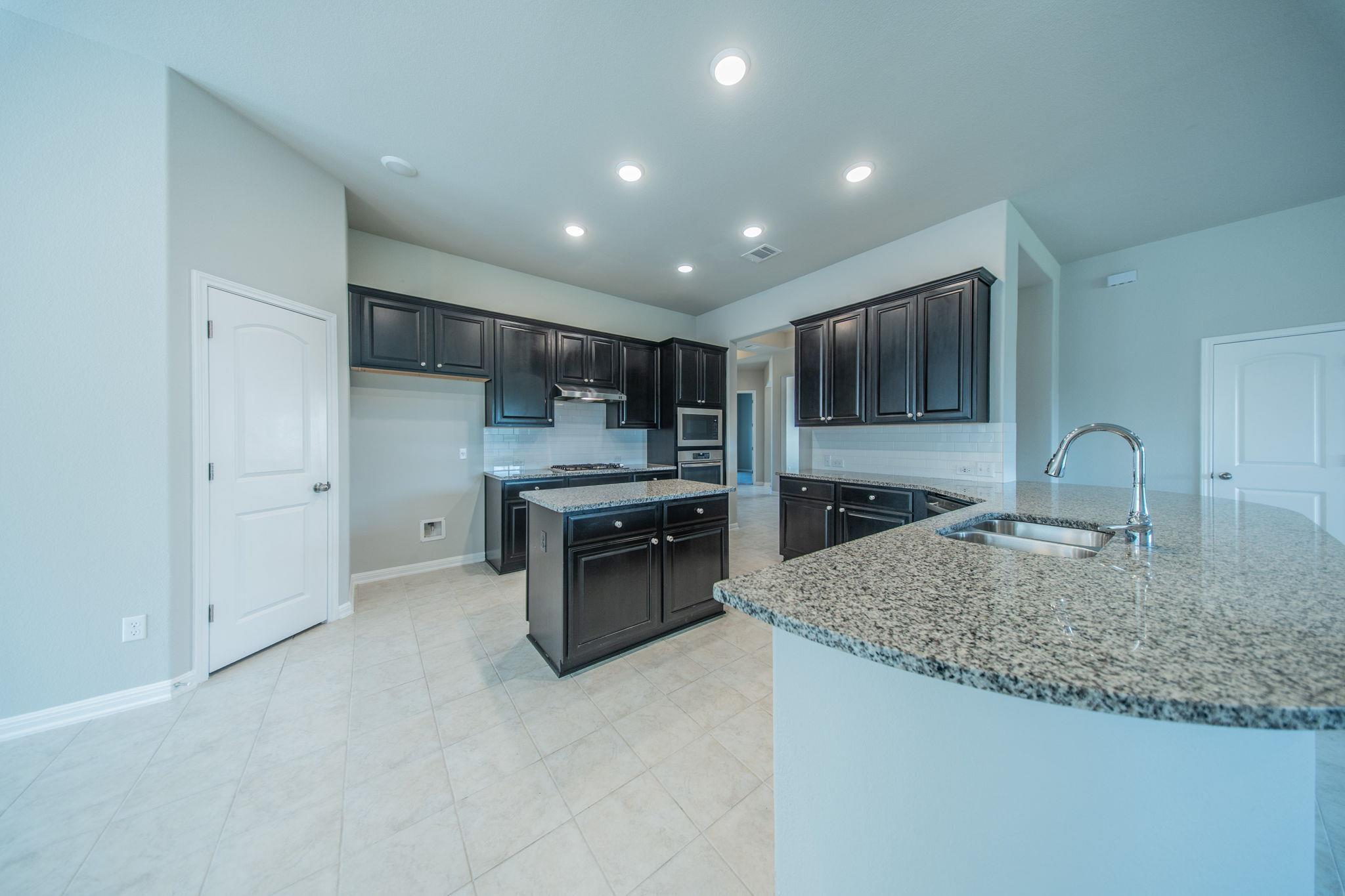 533 Founders Rdg Property Photo 7